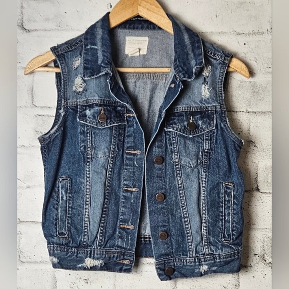 Urban Heritage Distressed Denim Vest Blue Button Front Jean Jacket Small